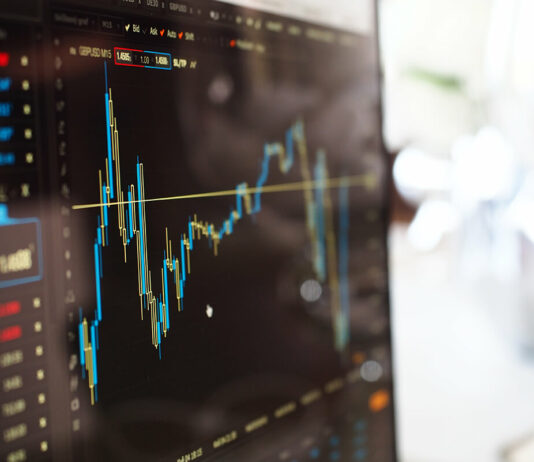 Les marchés financiers sous tension : volatilité accrue et incertitudes monétaires